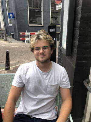 André