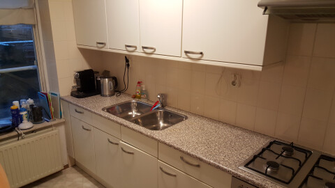 Keuken met alle benodigdheden.